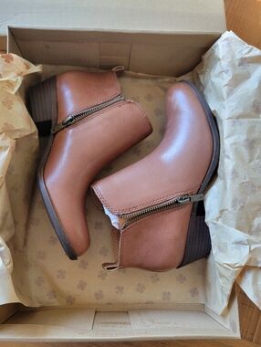 NEW Lucky Brand Brown Toffee Leather Ankle Zip Boots Size 5.5 SEE DESCRIPTION